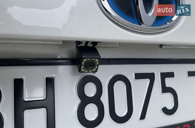 Хетчбек Toyota Prius 2017 в 