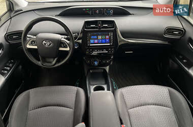 Хетчбек Toyota Prius 2017 в 