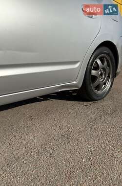 Хетчбек Toyota Prius 2008 в 