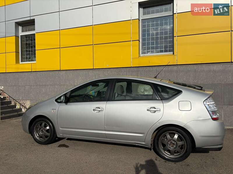 Хетчбек Toyota Prius 2008 в 