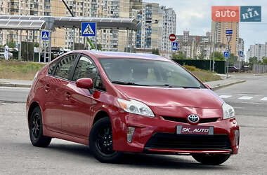 Хэтчбек Toyota Prius 2013 в 