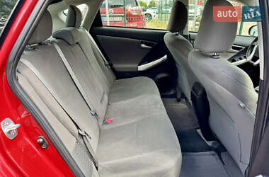 Хэтчбек Toyota Prius 2013 в 