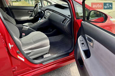 Хэтчбек Toyota Prius 2013 в 