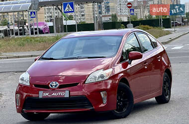 Хэтчбек Toyota Prius 2013 в 