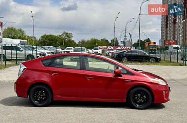Хэтчбек Toyota Prius 2013 в 