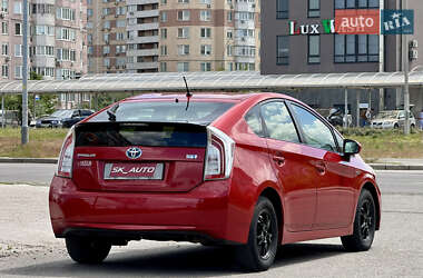 Хэтчбек Toyota Prius 2013 в 