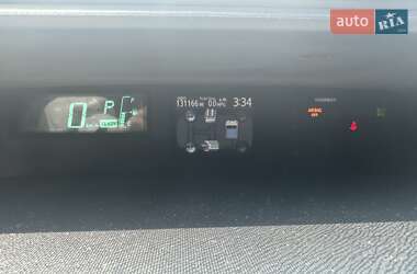 Хэтчбек Toyota Prius 2012 в 