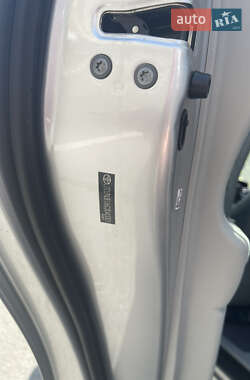 Хэтчбек Toyota Prius 2011 в 