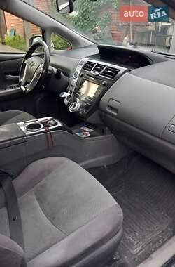Хэтчбек Toyota Prius 2012 в 