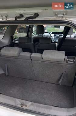 Хэтчбек Toyota Prius 2012 в 