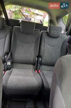 Хэтчбек Toyota Prius 2012 в 
