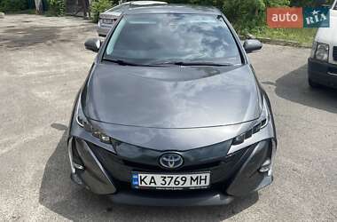 Хэтчбек Toyota Prius 2017 в 