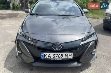 Хэтчбек Toyota Prius 2017 в 