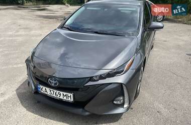 Хэтчбек Toyota Prius 2017 в 
