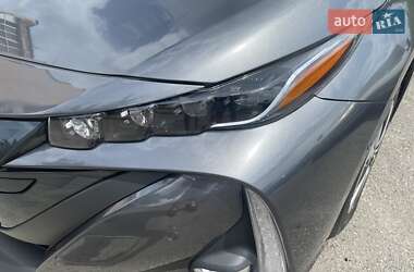Хэтчбек Toyota Prius 2017 в 
