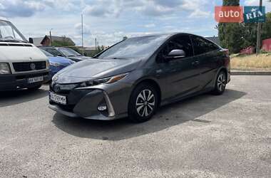 Хэтчбек Toyota Prius 2017 в 