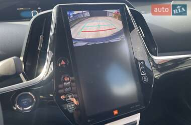 Хэтчбек Toyota Prius 2017 в 