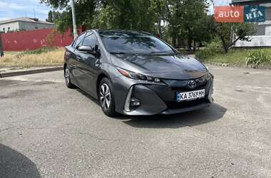 Хэтчбек Toyota Prius 2017 в 