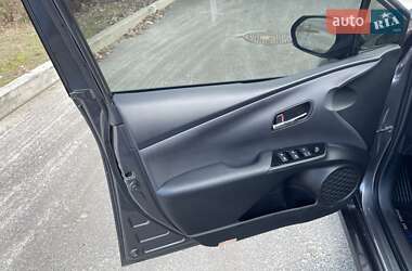 Хэтчбек Toyota Prius 2017 в 