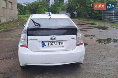 Хэтчбек Toyota Prius 2011 в 