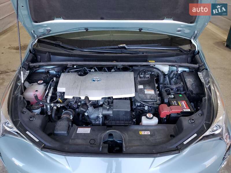 Хэтчбек Toyota Prius 2018 в Львове