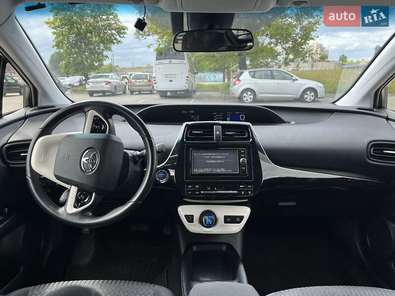 Хетчбек Toyota Prius 2016 в Києві