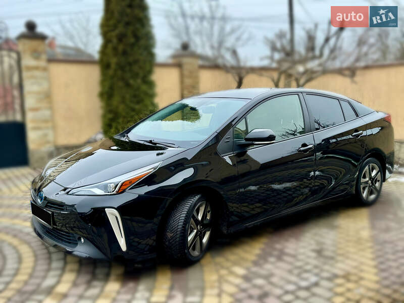 Хэтчбек Toyota Prius 2021 в 