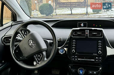 Хэтчбек Toyota Prius 2021 в 