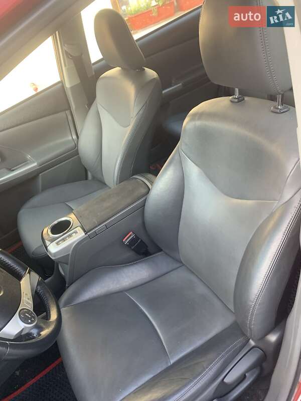 Универсал Toyota Prius 2014 в Тернополе