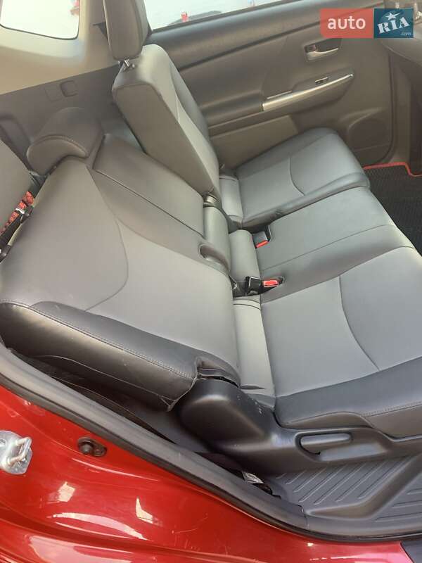 Универсал Toyota Prius 2014 в Тернополе