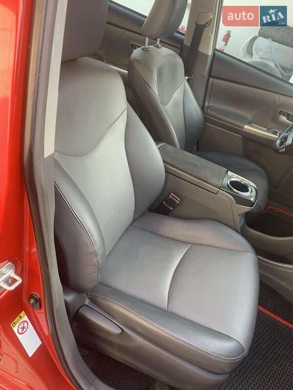 Универсал Toyota Prius 2014 в Тернополе