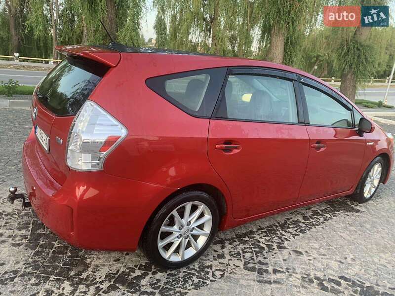 Универсал Toyota Prius 2014 в Тернополе