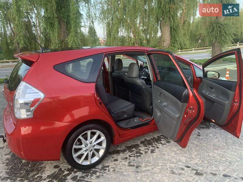 Универсал Toyota Prius 2014 в Тернополе
