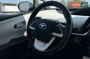 Хэтчбек Toyota Prius 2017 в 