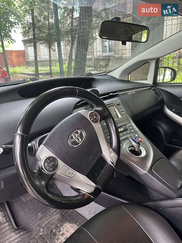 Хэтчбек Toyota Prius 2013 в Киеве