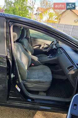 Хэтчбек Toyota Prius 2010 в 