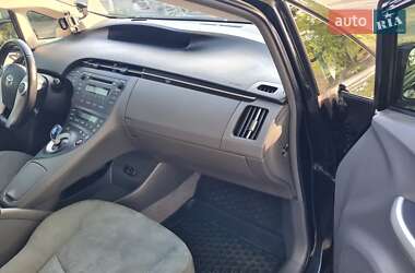 Хэтчбек Toyota Prius 2010 в 