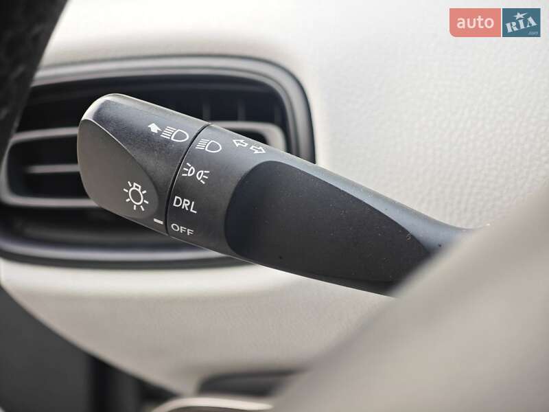 Хэтчбек Toyota Prius 2016 в Одессе