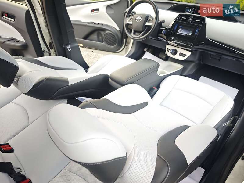 Хэтчбек Toyota Prius 2016 в Одессе