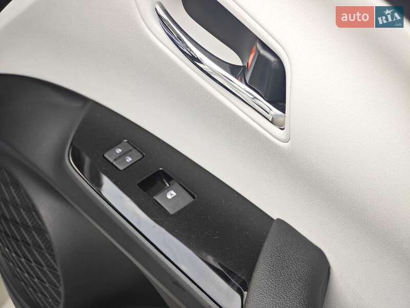 Хэтчбек Toyota Prius 2016 в Одессе