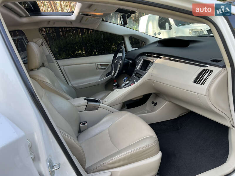 Хэтчбек Toyota Prius 2014 в Киеве