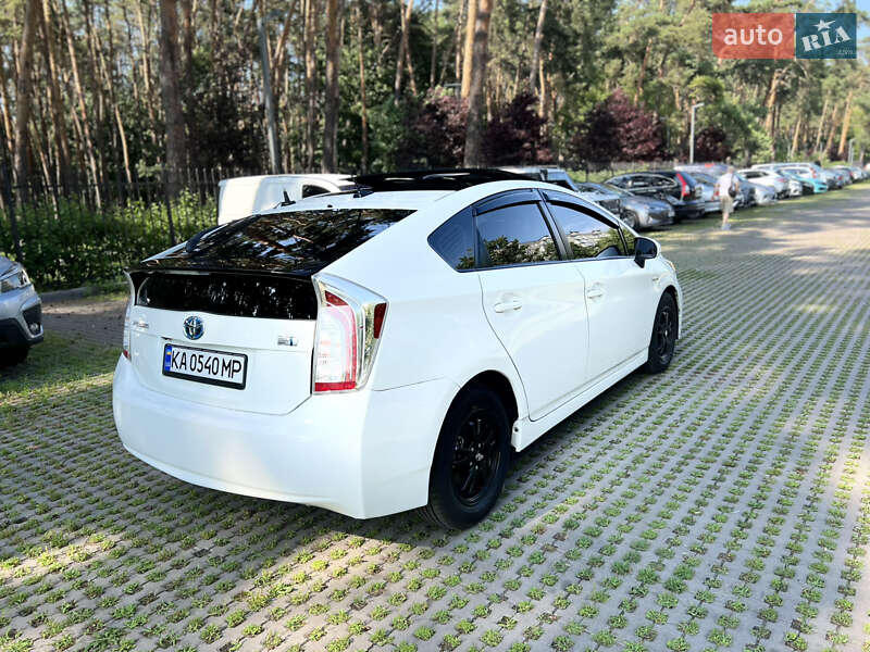 Хэтчбек Toyota Prius 2014 в Киеве