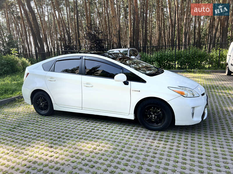 Хэтчбек Toyota Prius 2014 в Киеве