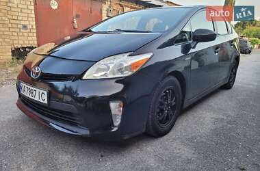Хэтчбек Toyota Prius 2014 в 