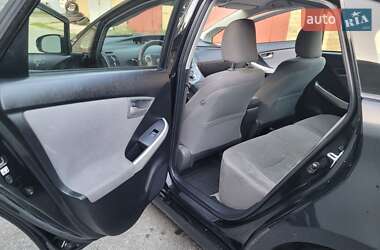 Хэтчбек Toyota Prius 2014 в 