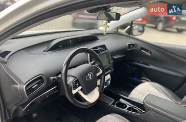 Хэтчбек Toyota Prius 2017 в 