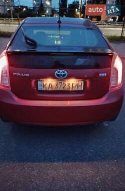 Хэтчбек Toyota Prius 2014 в 