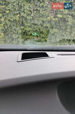 Хэтчбек Toyota Prius 2014 в 