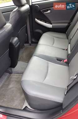 Хэтчбек Toyota Prius 2014 в 