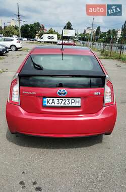 Хэтчбек Toyota Prius 2014 в 
